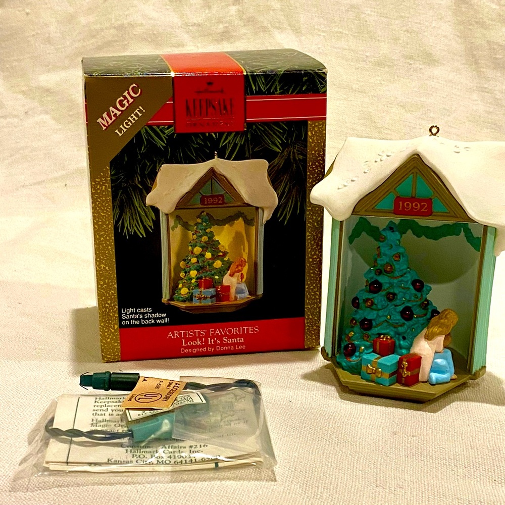 Vintage Christmas Hallmark ornament - Look It’s Santa - 1992 with lighting